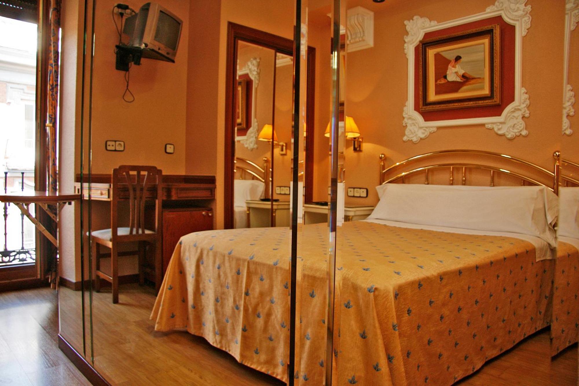 Hostal Victoria III Мадрид Экстерьер фото