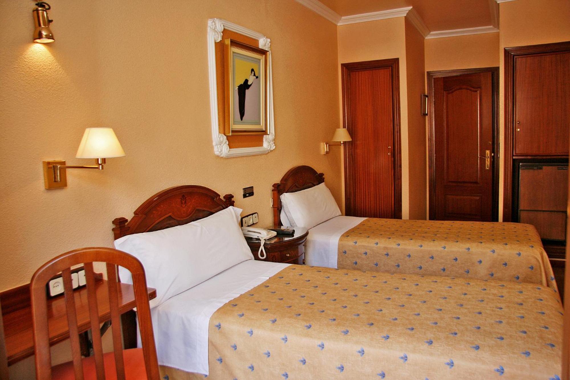 Hostal Victoria III Мадрид Экстерьер фото