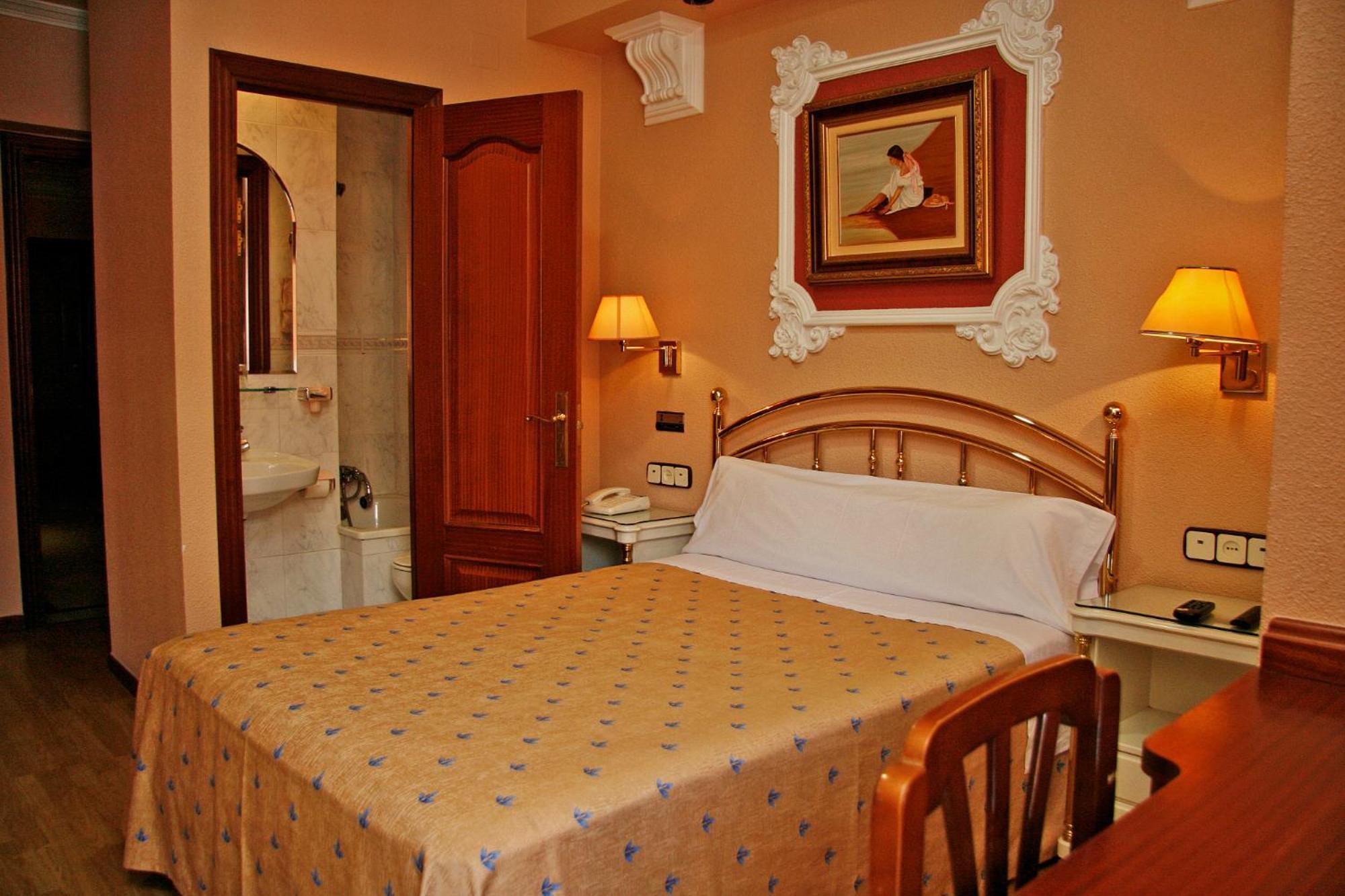 Hostal Victoria III Мадрид Экстерьер фото